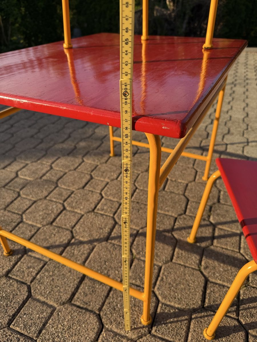Scrivanie: Vintage Kindertisch mit 2 Stühlen, – Usato da Aarburg venduto da Schatzaffe 6