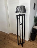 Stehlampe schwarz Metall neuwertig