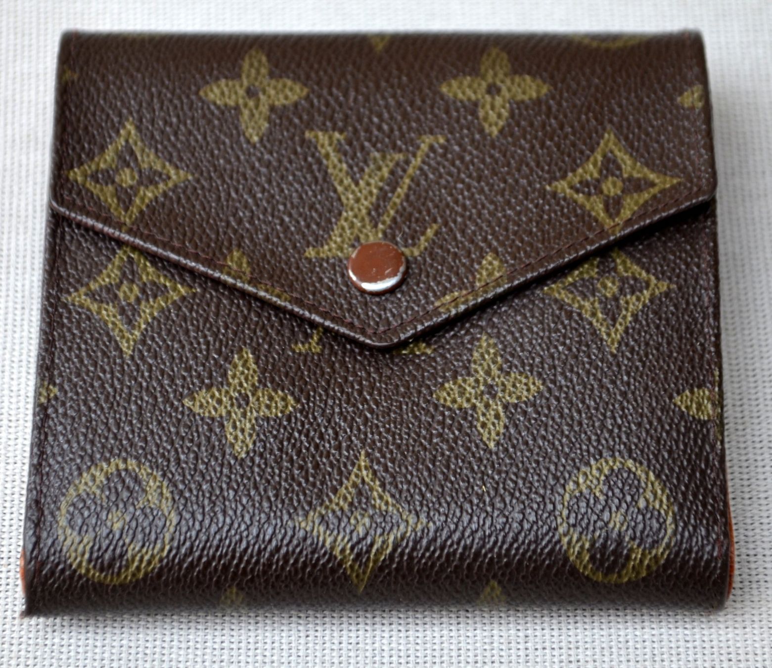Louis Vuitton Portefeuilles: Louis Vuitton Portefeuille – Défectueux à Collonges par arashee