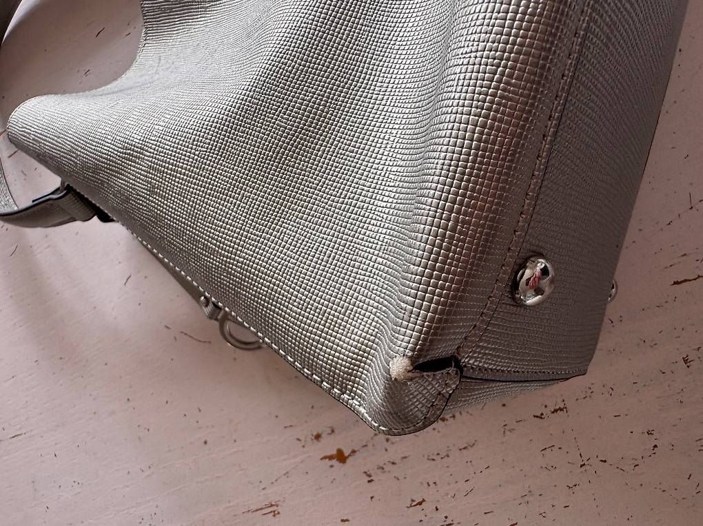 L.Credi Taschen für Damen: Handtasche der Marke L.Credi in silber – Gebraucht aus Meilen von jen_jw26 3