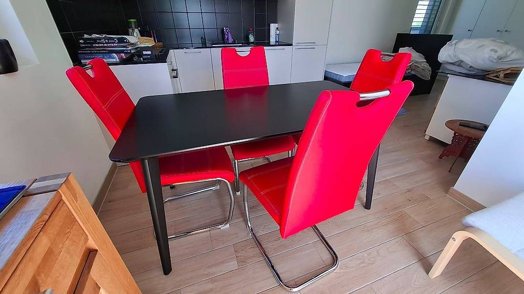 Ikea Set de table et chaises: Table à manger avec 4 chaises. Bon état. – D'occasion à Savièse par rle_68mp 1
