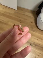Elegante goldene Ohrringe mit Zirkonia Steinen - Neuwertig!