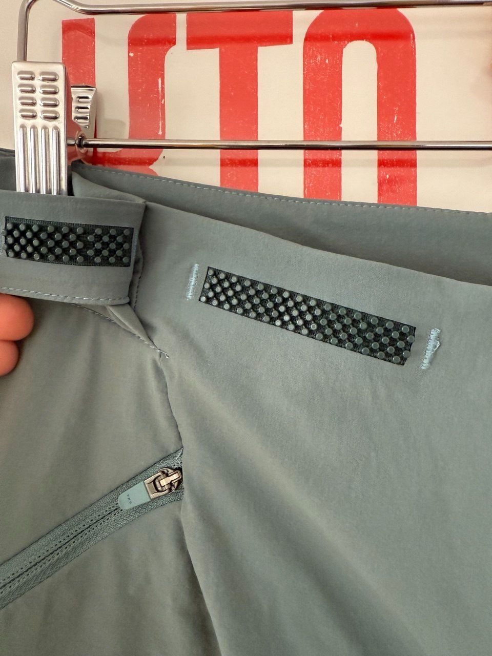 Decathlon Pantaloni: Hiking pants, size M – Nuovo e nell'imballaggio originale da Zürich venduto da futurmutur 3