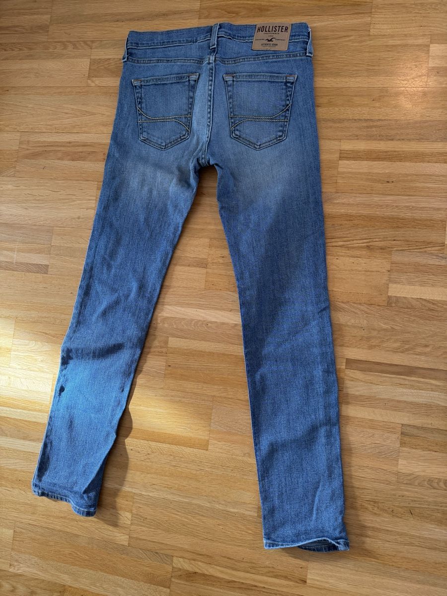 Hollister Jeans: Hollister Jeans – Nuovo (secondo la descrizione) da Einsiedeln venduto da pet_5mzs 2