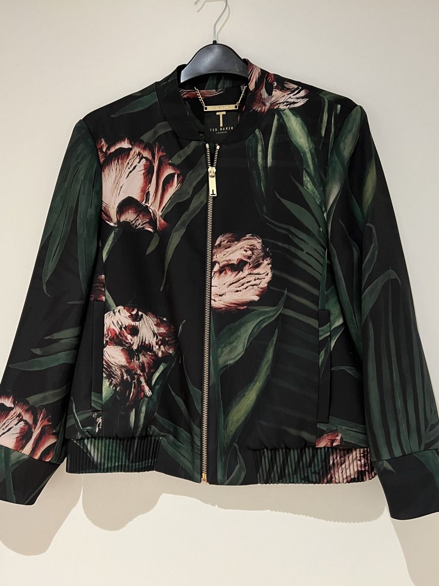 Ted Baker Giacche: Jäckli Ted Baker Gr 2 – Usato da schaan venduto da Ak9jg8