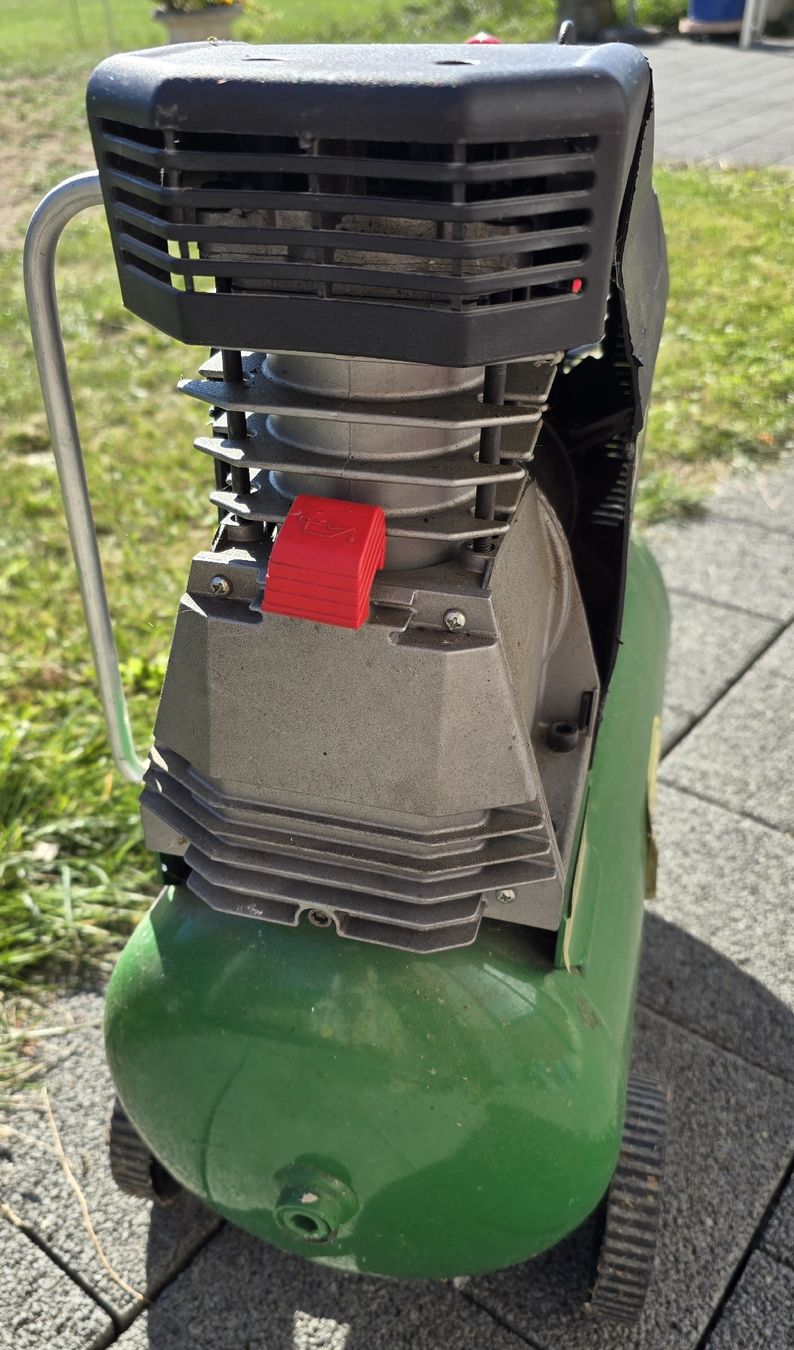 Compressori: Kompressor Okay Power 24 Liter 1.1 kW 1.5 PS gebraucht – Usato da Walkringen venduto da Vanuca 4