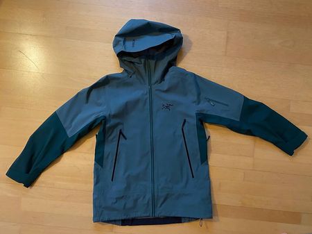 Snowboard / Skijacke von Arc'terix (Sentinel Woman)