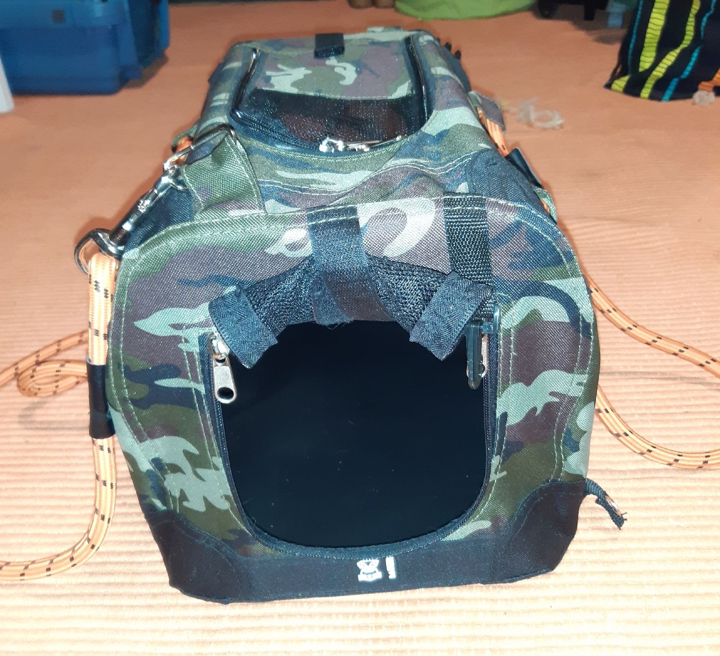 Liege- & Schlafplätze: Softbox Hund – Neu (gemäss Beschreibung) aus Sins von RR21