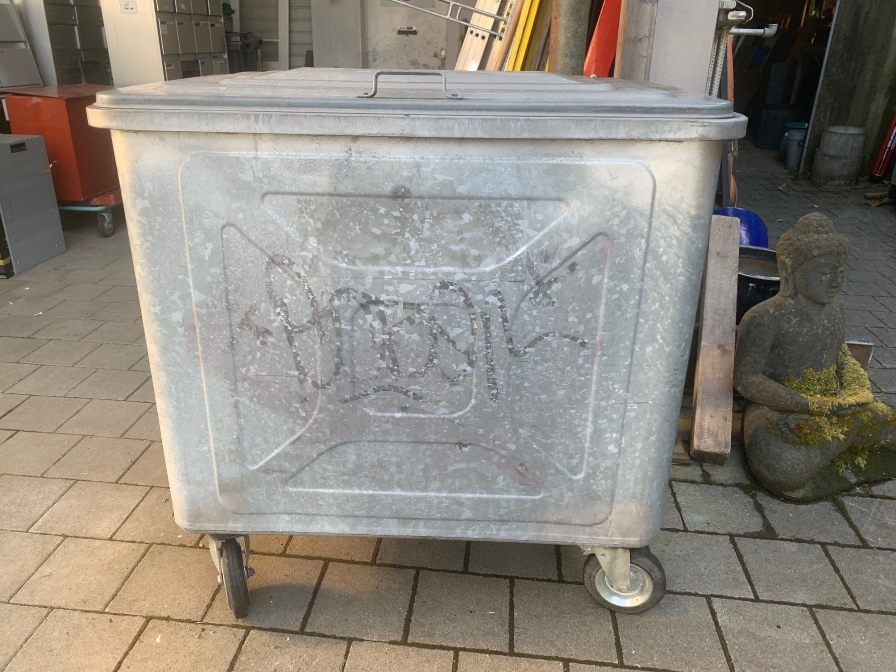 Autres articles bureau & commerces: Schöner, Ochsner Container Abfallcontainer 800 Liter – D'occasion à Wallisellen par zappenduster 2