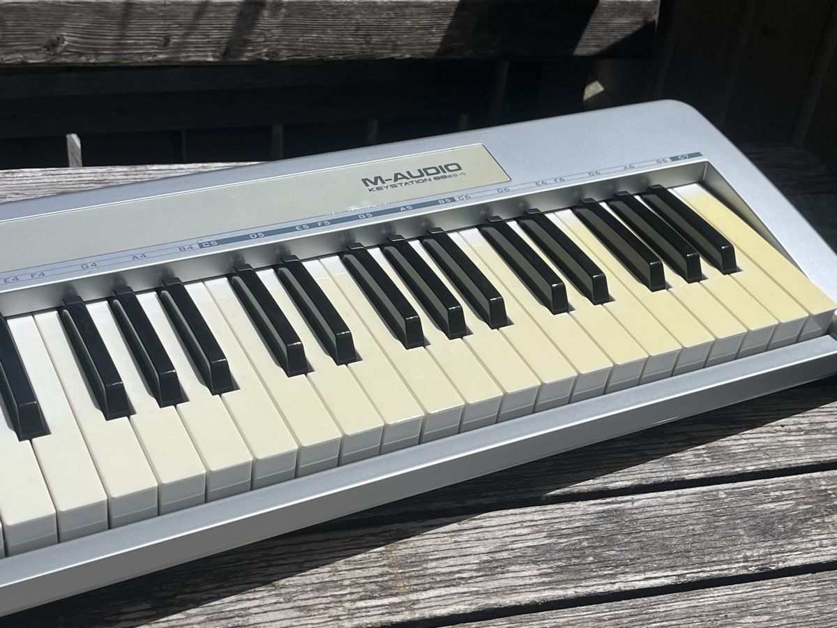 M-Audio Strumenti musicali: M-Audio Keystation 88es Keyboard — MIDI-Controller – Usato da Wiesenberg venduto da swissantik 2