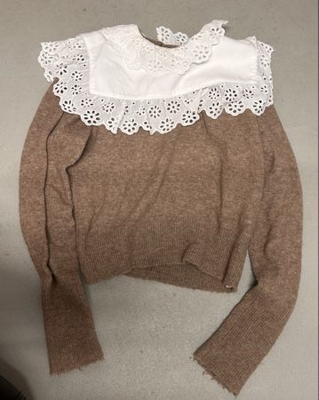 Brown sweater with lace collar