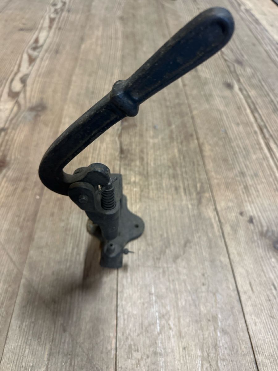 Tous les outils: Antike Handhebelpresse Cora gebraucht – D'occasion à Baar par Hillsboro 3