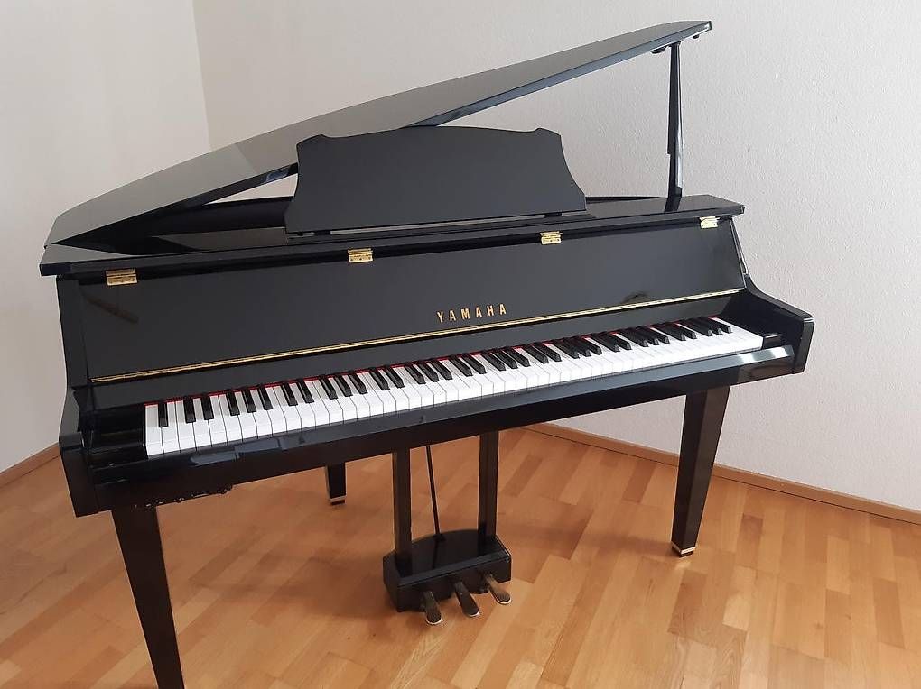 Yamaha Strumenti musicali: Yamaha GT 2 Digital Flügel – Usato da Bern venduto da indigo777 1