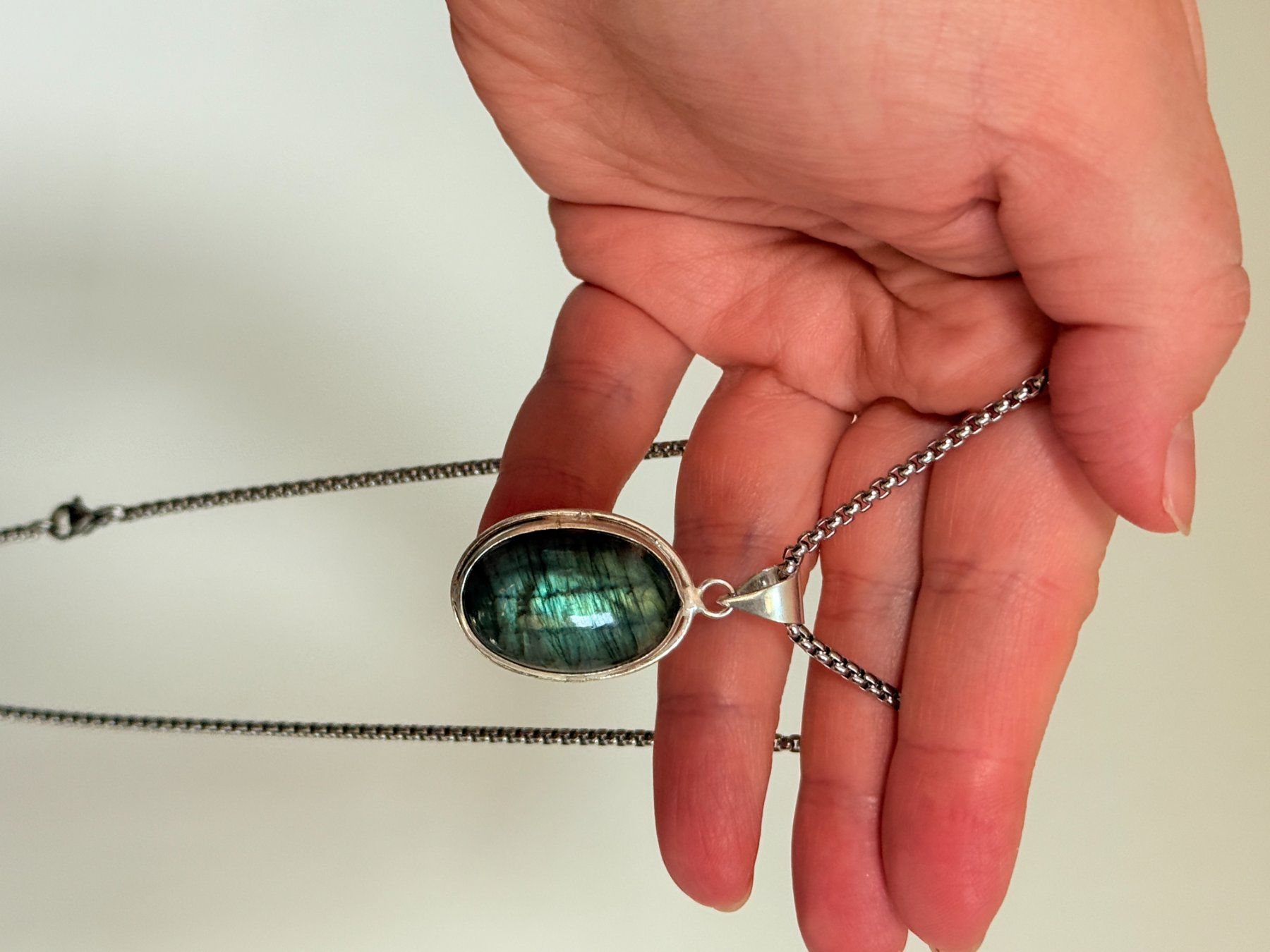 Catenine: Collier Labradorite, Pierre de Protection ! – Nuovo e nell'imballaggio originale da Genève venduto da AGBERG 1