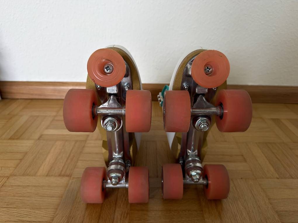 Patins à roul. & inline: Impala Rollerskates, Grösse 37, Weiss/Rosa  – D'occasion à Basel par Sir.Leica 2