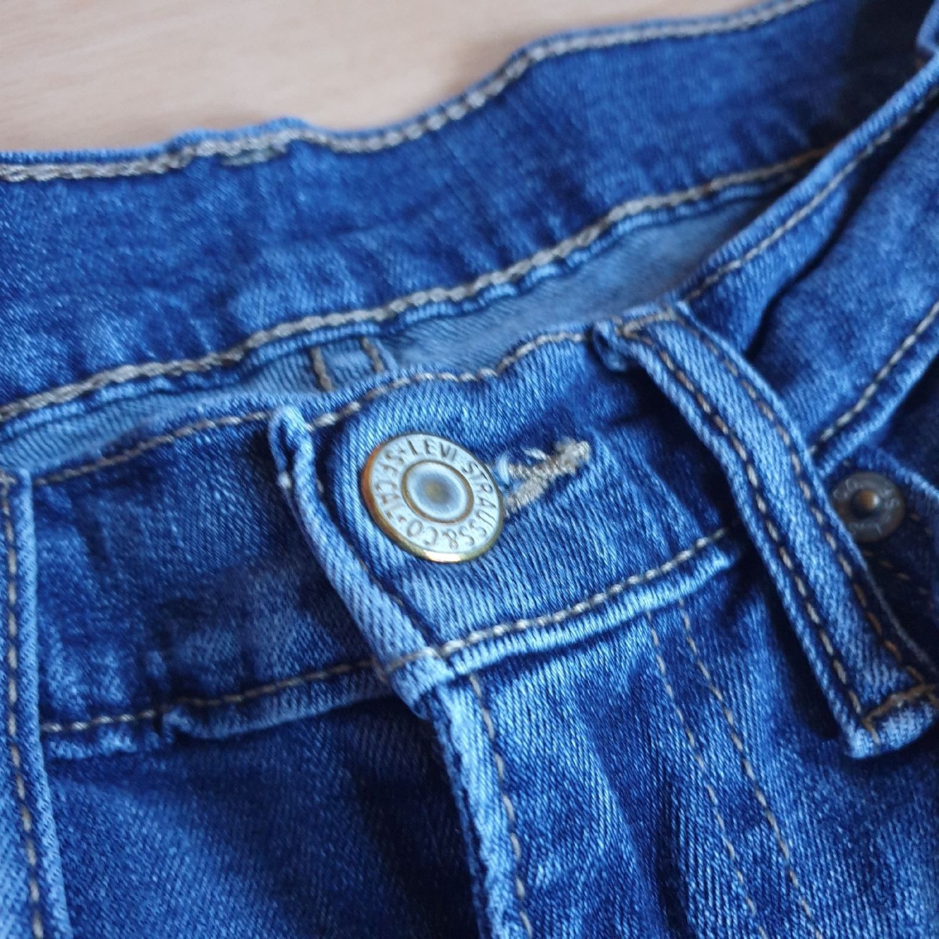 Levi's Jeans: Short Grosse 28 Lewis Levi's Summer – Usato da Val D Illiez venduto da SnowRoof 1