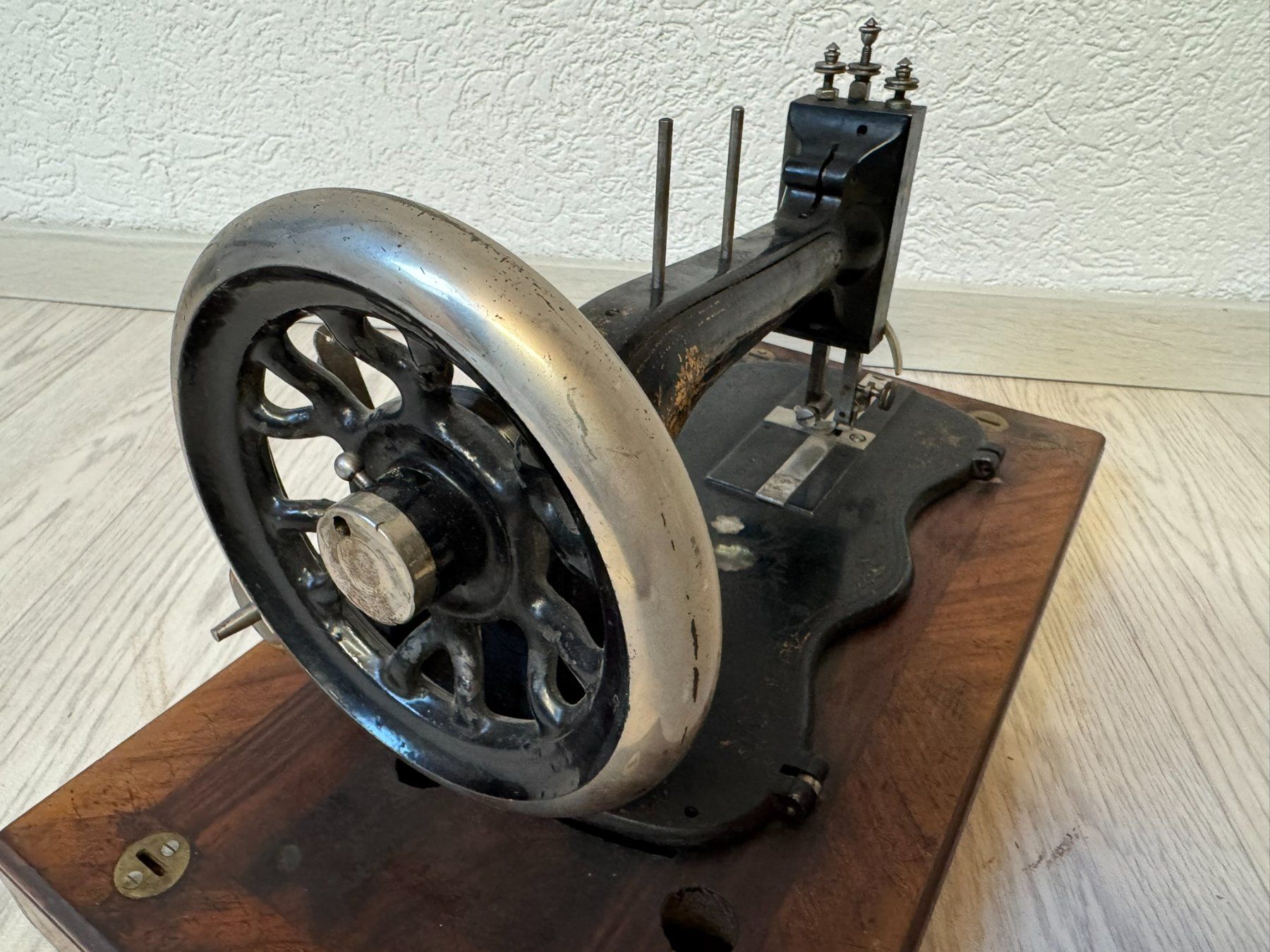 Macchine da cucire: Ancienne machine à coudre (Singer?) – Usato da Tramelan venduto da lolopat 7
