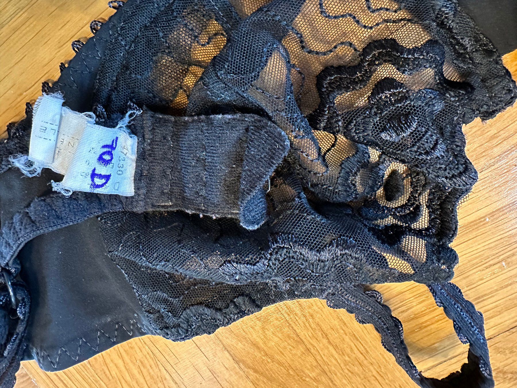 Altra biancheria intima: Schwarzer Spitzen-BH mit Trägern Gr. 70D – Usato da Winterthur venduto da nelead 2