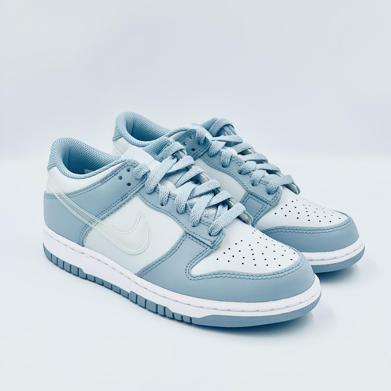 Nike Scarpe da donna: Nike Dunk Low Clear Blue Swoosh EU 38.5 – Nuovo e nell'imballaggio originale da Erlinsbach venduto da sasneakers