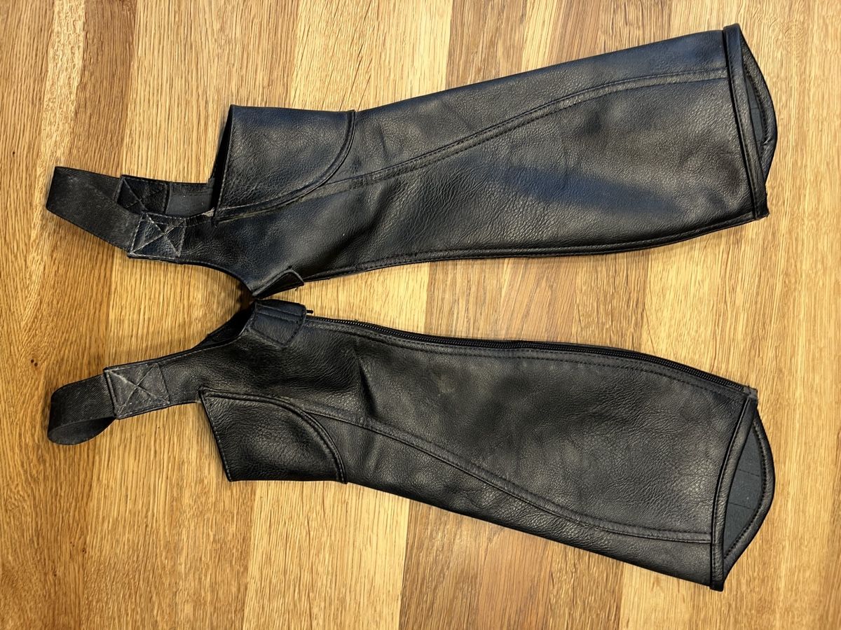 Stinchiere & Fasciature: Schwarze Leder Chaps / Stiefelschäfte - Top! – Usato da Wimmis venduto da Sylsd 3