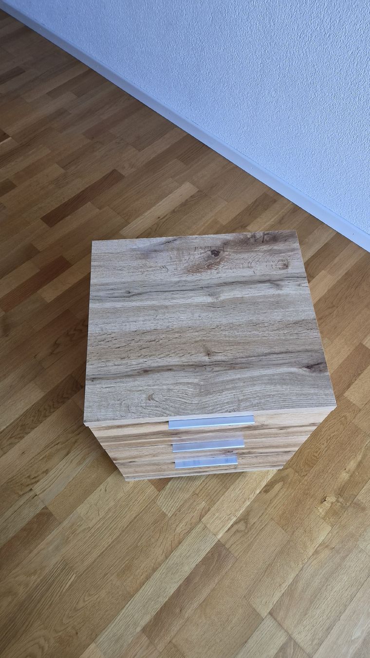 Tables de nuit: Nachttisch mit 3 Schubladen – D'occasion à Winterthur par Lecrae 1