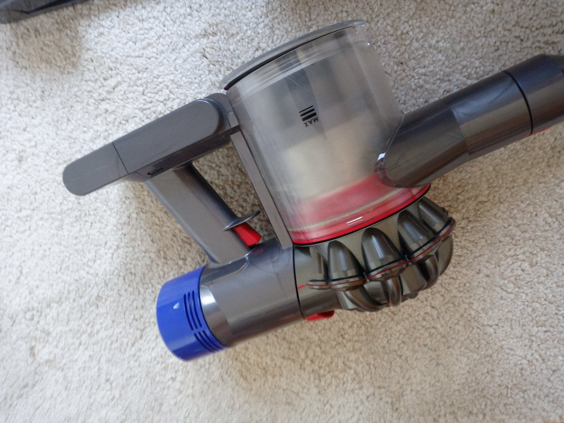 Dyson Staubsauger & Zubehör: Handstaubsauger Dyson V8 – Gebraucht aus Prez-vers-Siviriez von Monija70 4