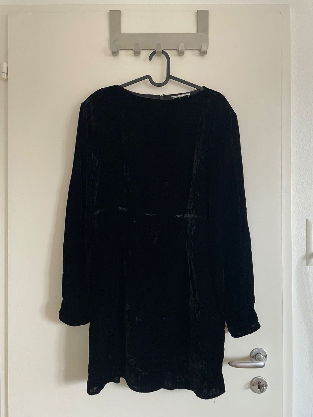 Vestiti: Schwarzes Kleid Anotherstory – Usato da Basel venduto da schnudibu