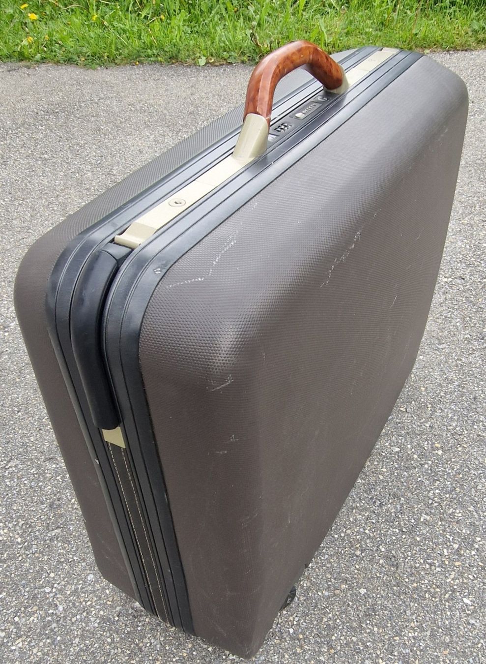 Delsey Valigie: Stabiler Delsey Rollkoffer 4 Rollen – Usato da Meilen venduto da Genswein