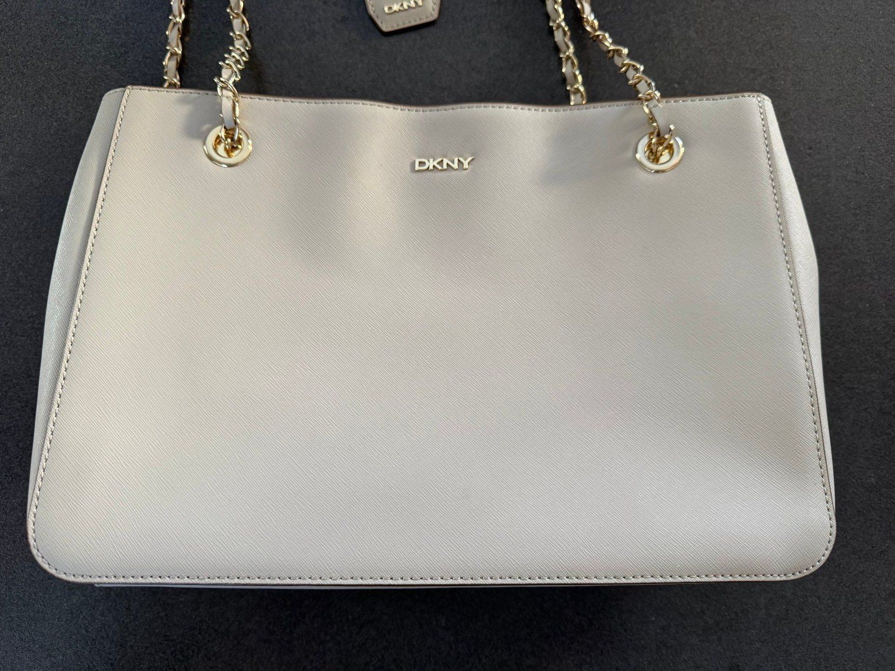 DKNY Borse: DKNY Structured Totebag Schultertasche beige/creme – Usato da Fribourg venduto da tschjoly 2