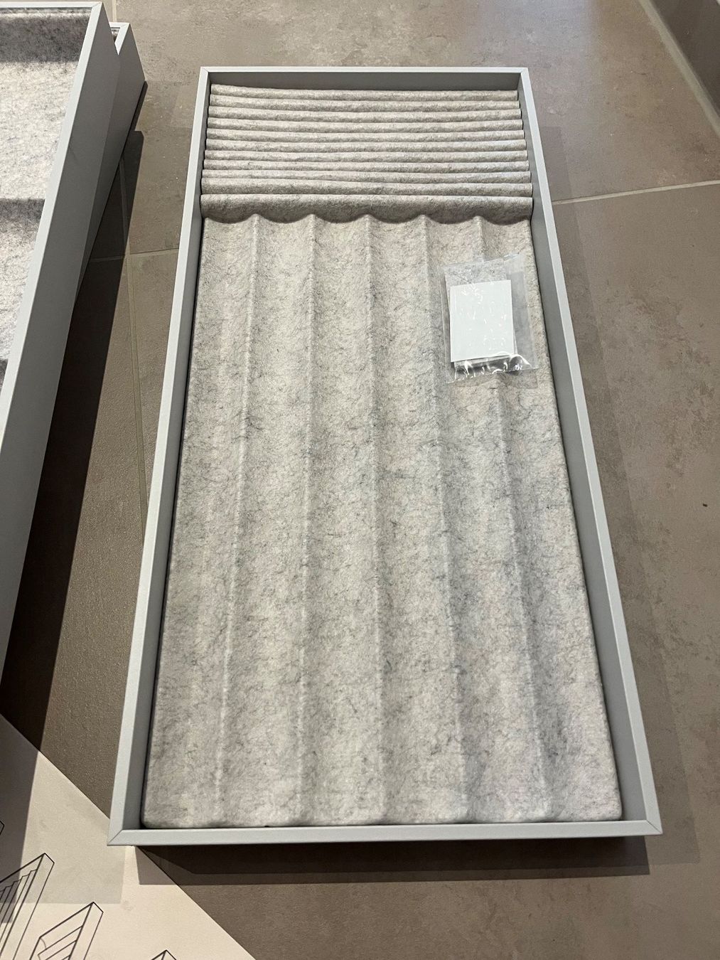 Armoires: KOMPLEMENT Schmuckeinsatz, hellgrau, 25x53x5 cm – D'occasion à Hettlingen par NorausWinti