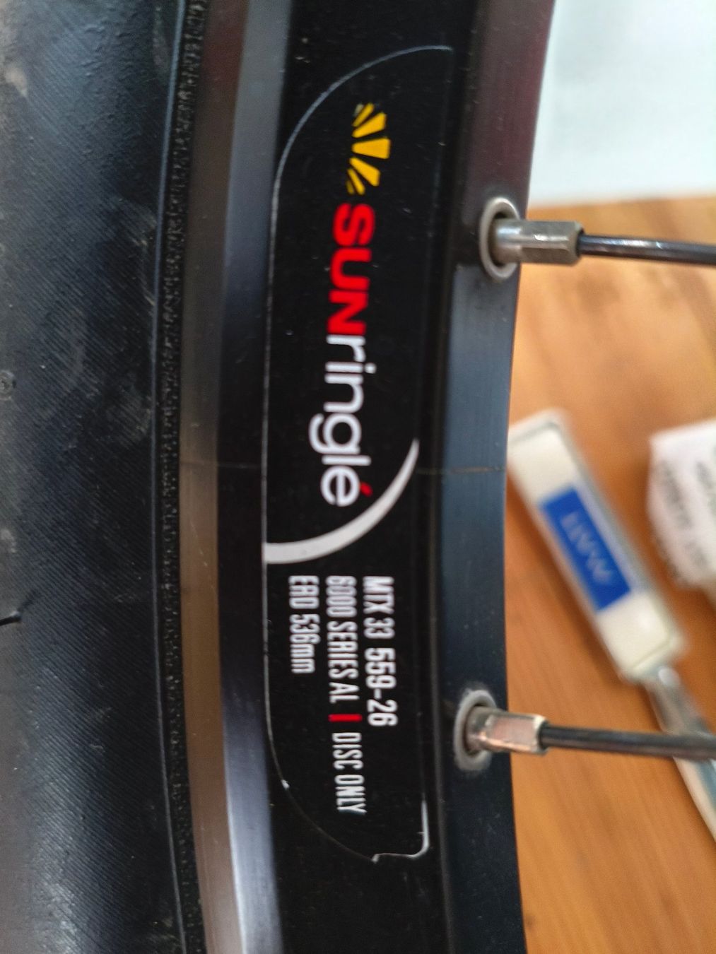 Sun Ringle MTX 33, 26 Zoll MTB Rad mit 20mm Achse (Gebraucht) in ...
