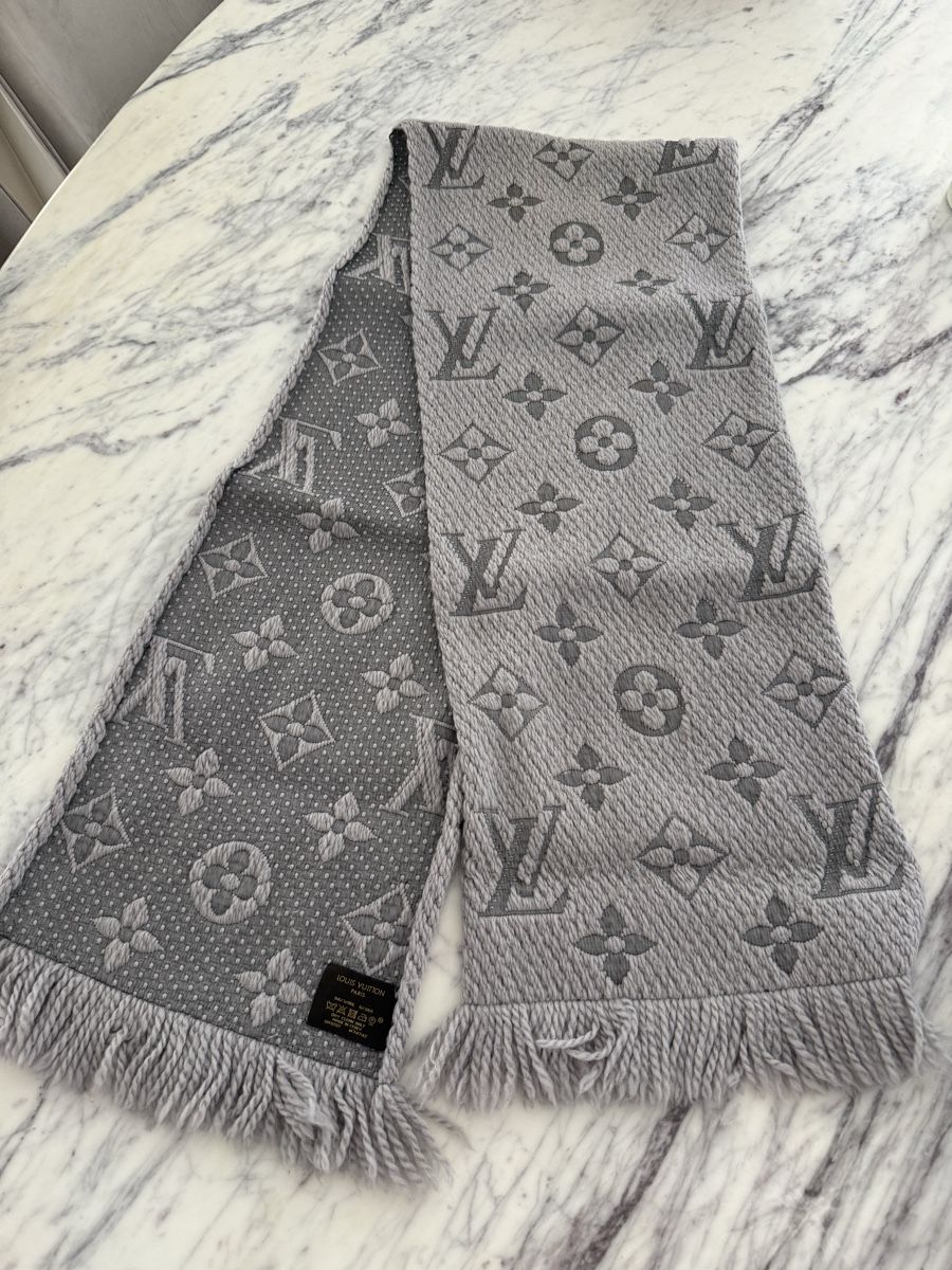 Louis Vuitton Foulards & écharpes: Louis Vuitton Schal – Neuf (Voir description) à Bronschhofen par van_vkq5