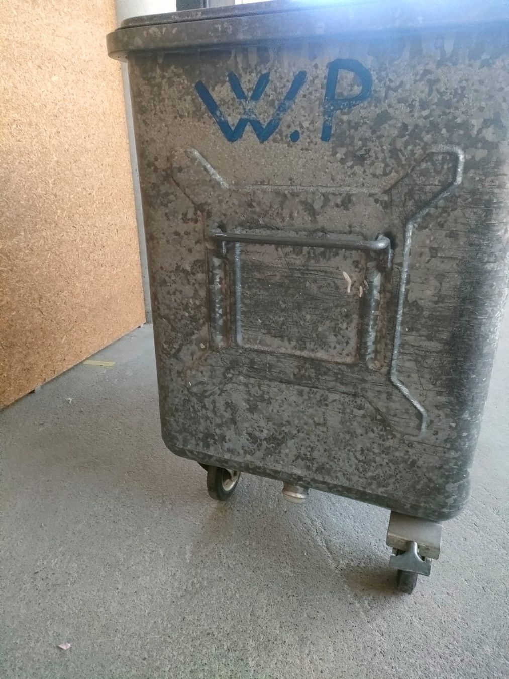 Altro per Ufficio & Commercio: Abfall Container 600 liter – Usato da Dürrenäsch venduto da Duxel 1
