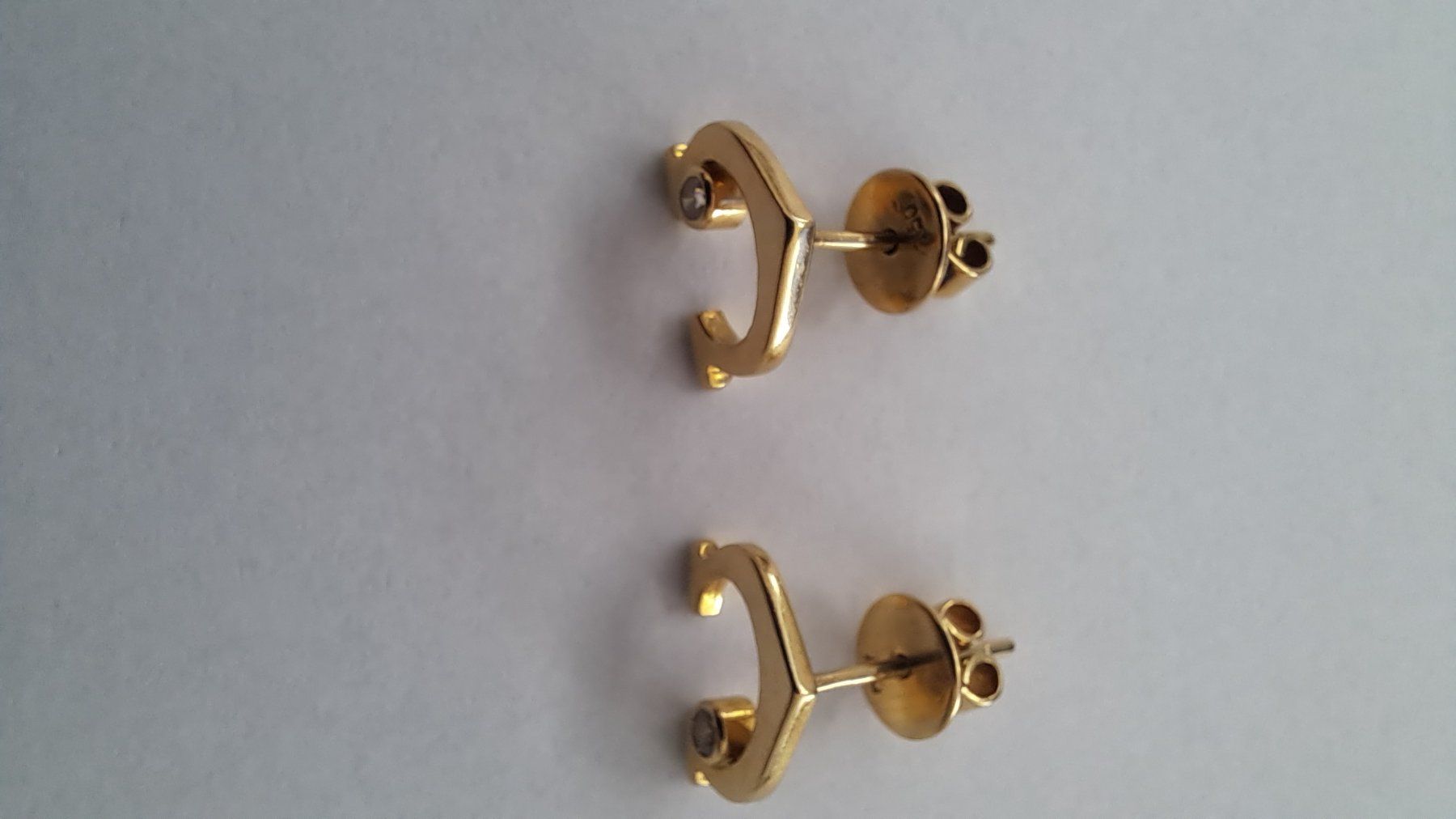 Ohrringe & -stecker: Schöne Ohrstecker "C" – Gebraucht aus Pfäffikon ZH von Valsangiaccomo 2