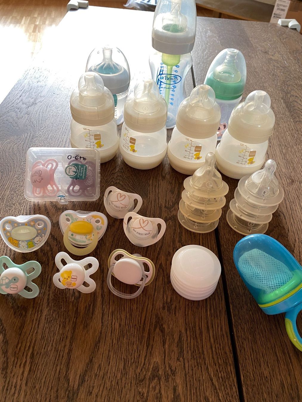 Pasti del neonato: Baby Bottles, Dummies and Teats Bundle - 2 – Usato da Dietlikon venduto da Kitaa 1