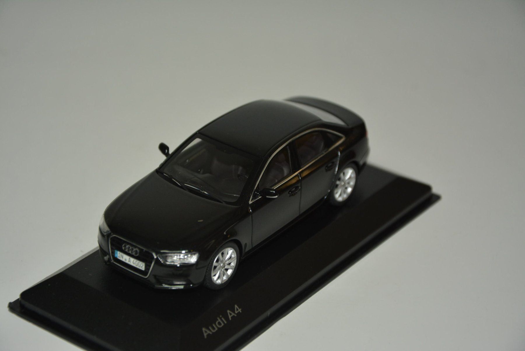 Audi Modellini d'auto: Audi A4 Limousine , Minichamps , 1:43 – Nuovo (secondo la descrizione) da Goldach venduto da Feivel9 3