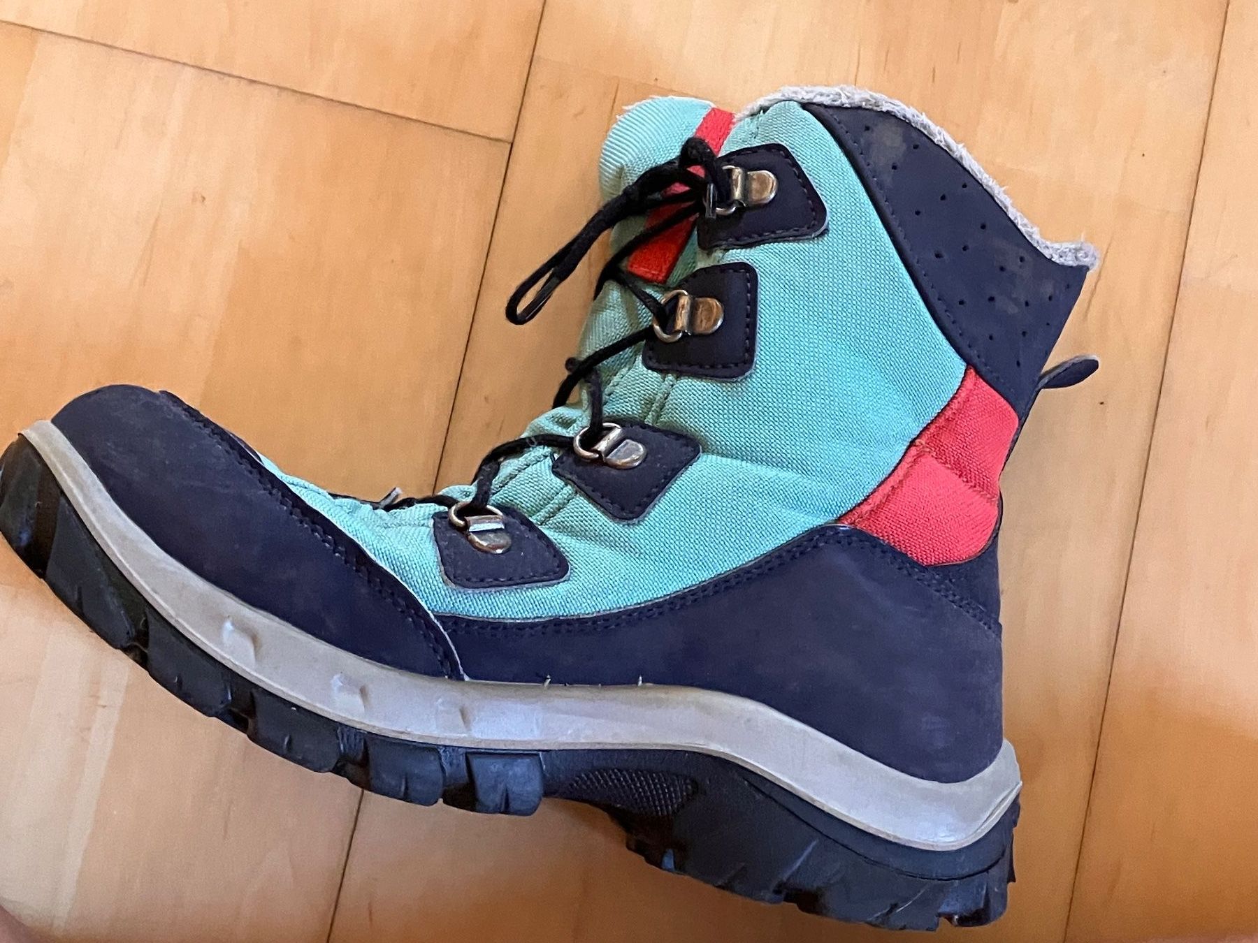 Decathlon Schuhe für Jungen: Winterstiefel – Gebraucht aus Esslingen von 2ze 4