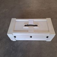 Grosse Kunststoffbox mit Rollen