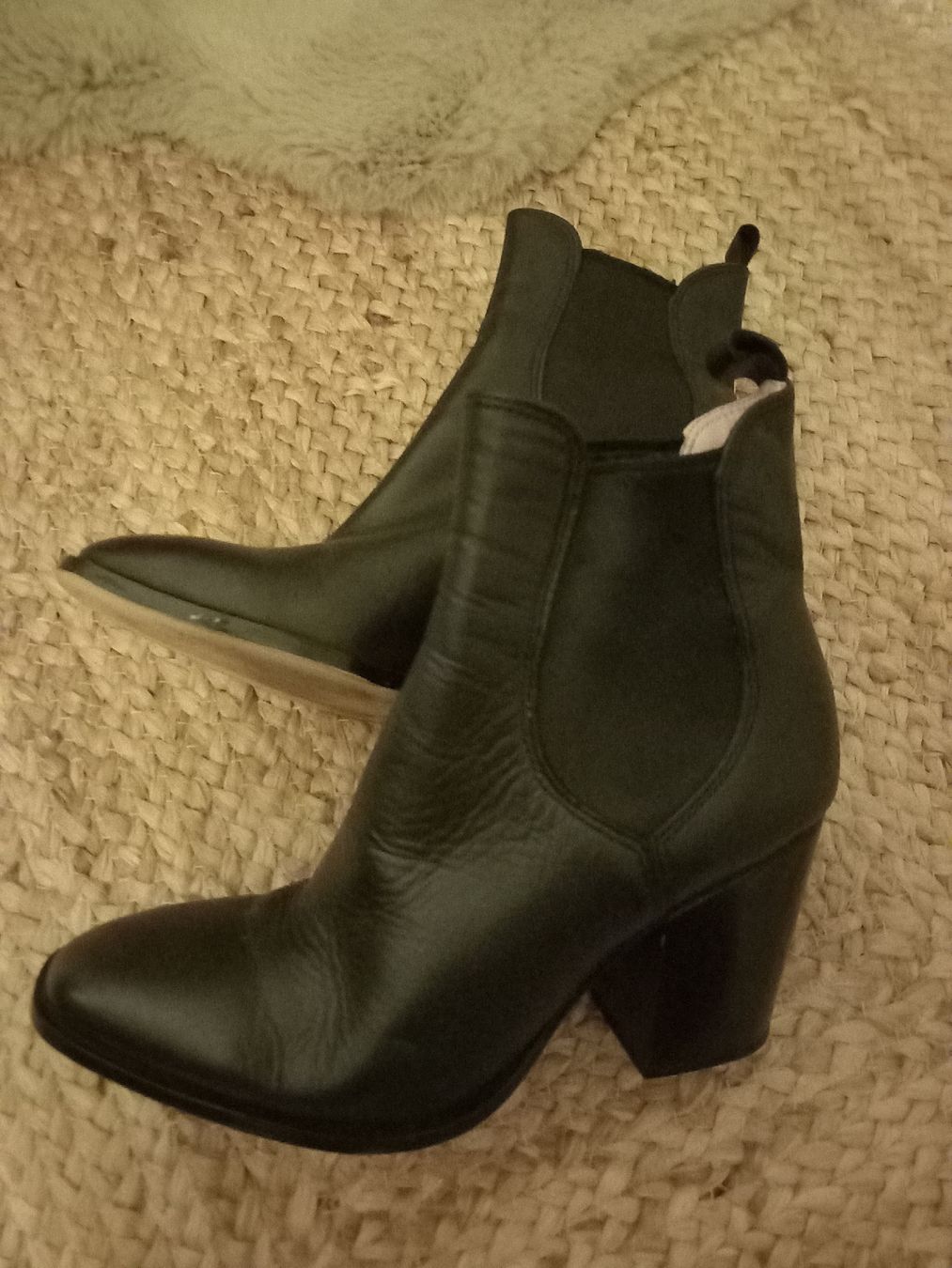 Zara Damenschuhe: ZARA, LEDER, STEFELETTE, SCHWARZ – Gebraucht aus Wanzwil von lonelybeachhouse