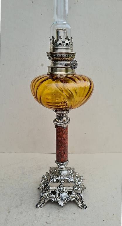 Lampen: Alte Petroleumlampe mit Bernsteinglas um 1900 versilbert – Gebraucht aus Frasnacht von Carawill 1