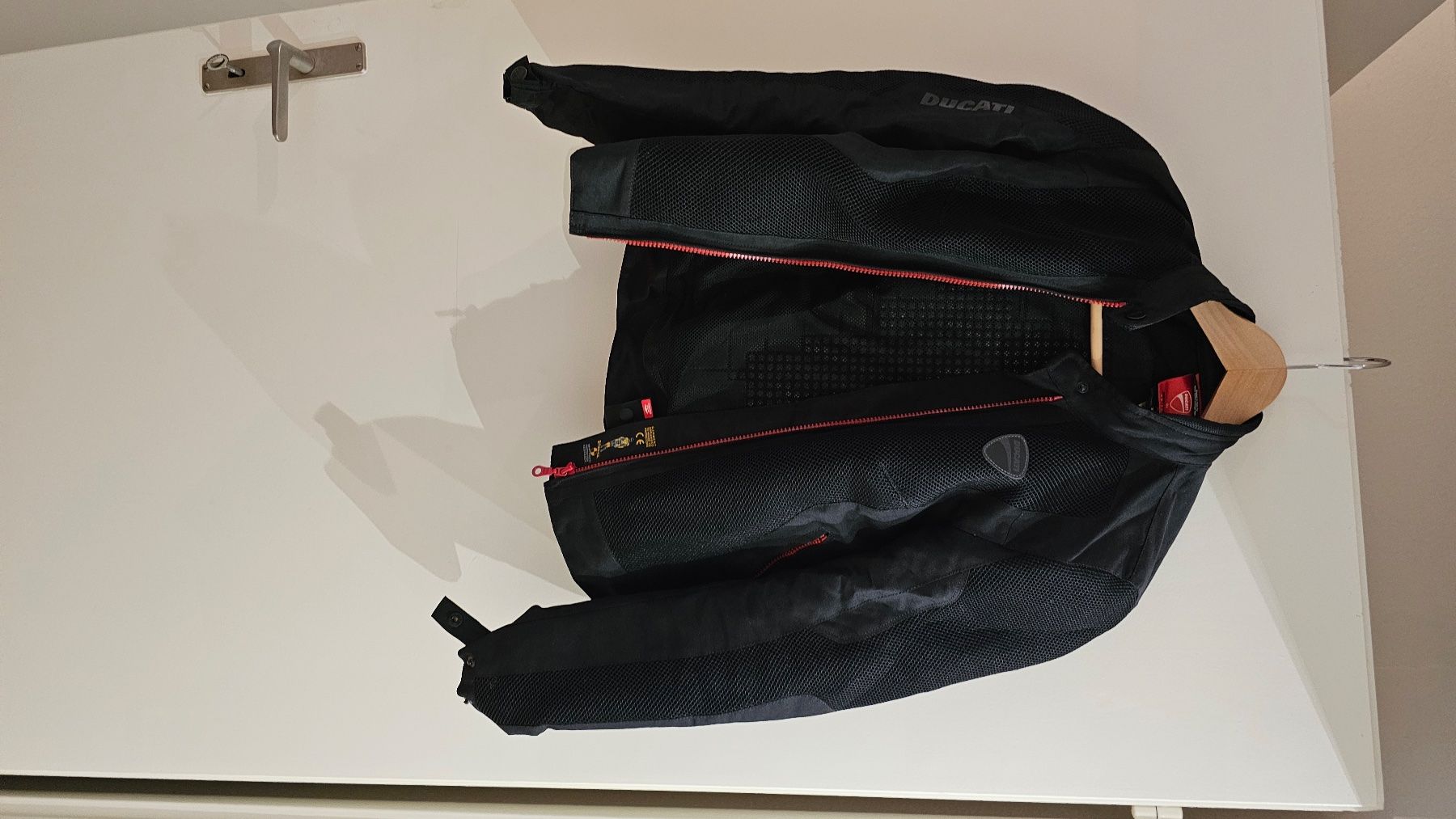 Ducati Lotti di vestiti: Ducati Leder Bekleidung – Usato da Urdorf venduto da rl4_d62w 4