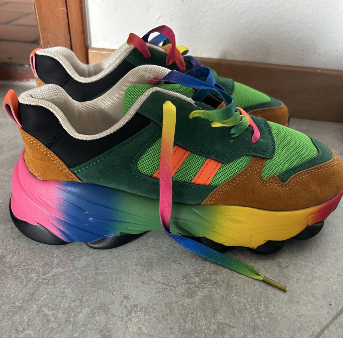 Damenschuhe: Farbige Sneakers kaum gebraucht Größe 39 – Gebraucht aus Zürich von mar_jxh9