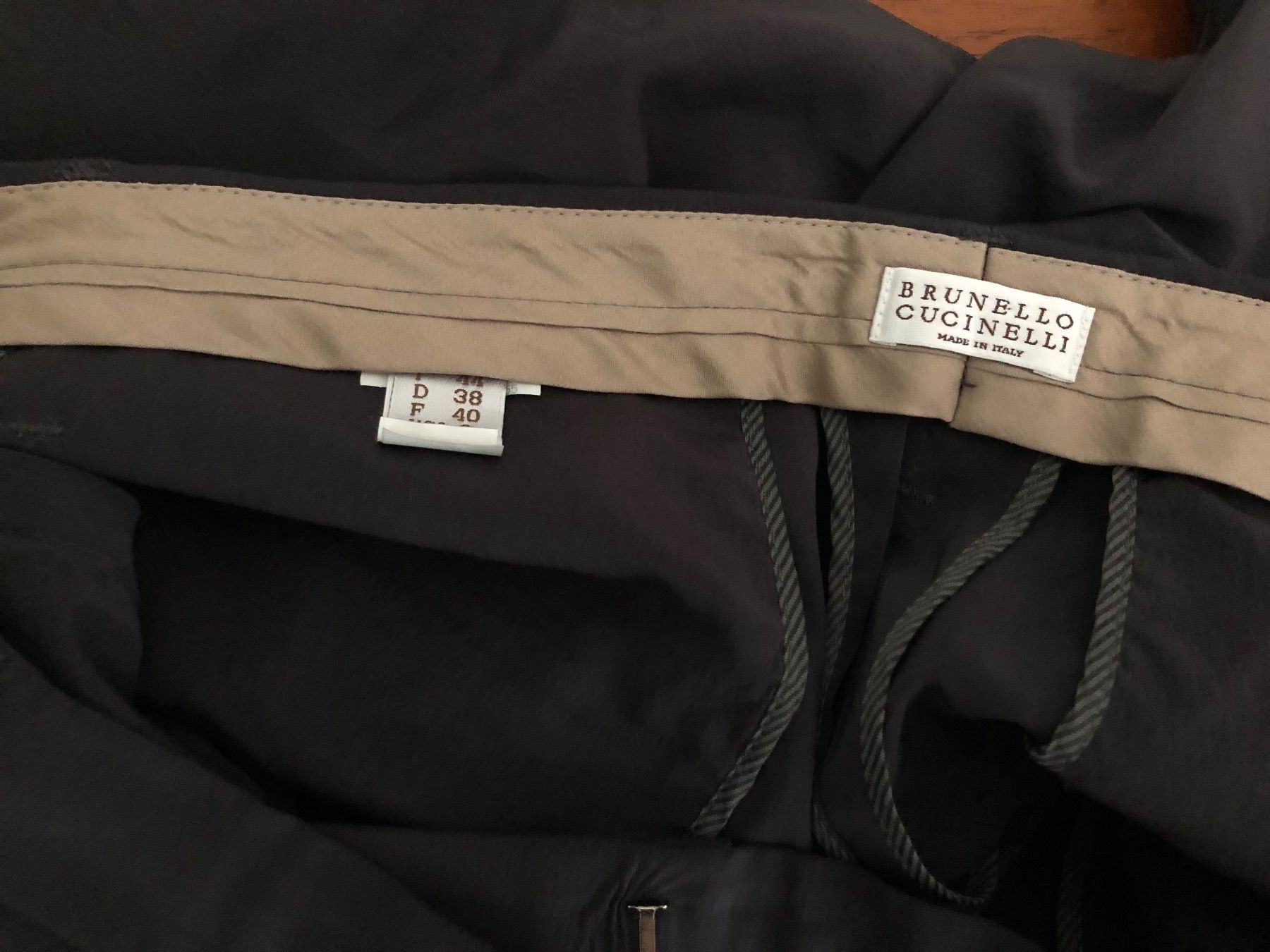 Brunello Cucinelli Hosen: Brunello Cucinelli Hose aus Seide – Gebraucht aus Basel von Kalleskaviar 1