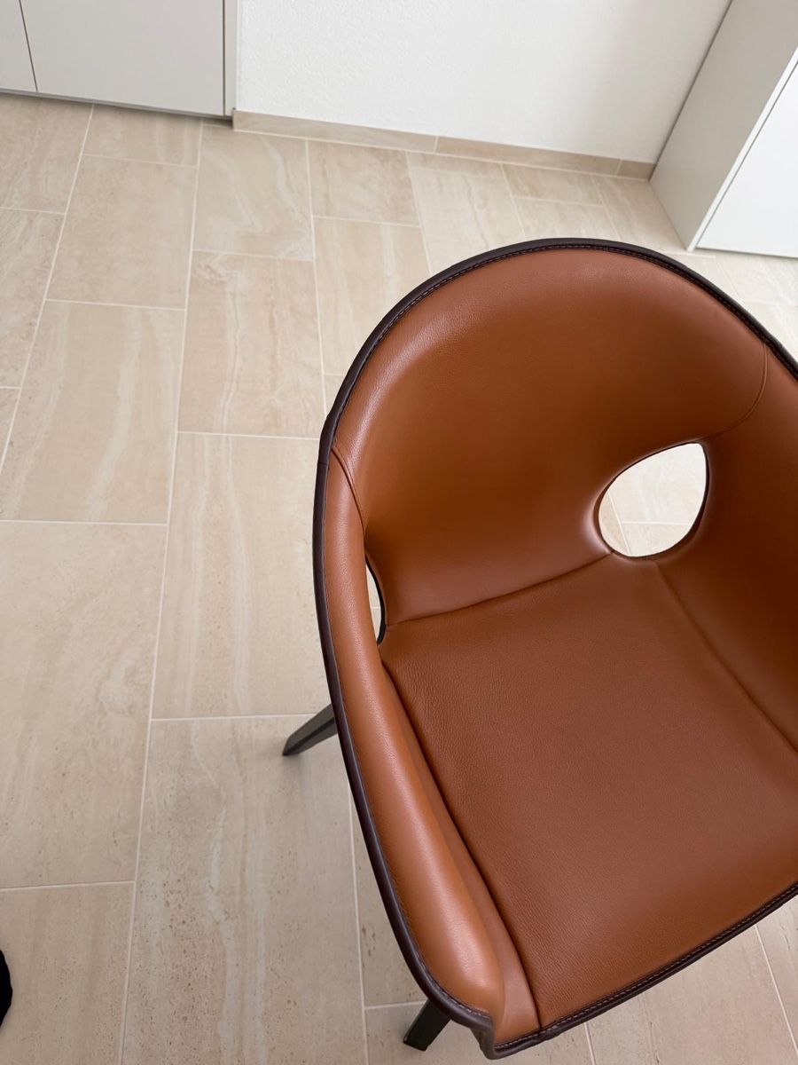 Chaises: Poltrona Frau Ginger chair – Neuf (Voir description) à Zürich par Claus-Zr 2