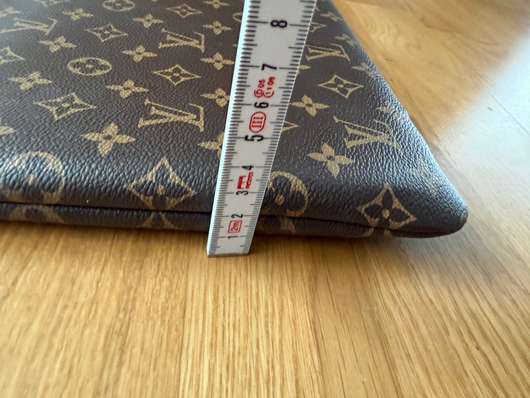Louis Vuitton Koffer & Taschen: Louis Vuitton Dokumentenmappe – Neu (gemäss Beschreibung) aus Ehrendingen von Nr.7 3