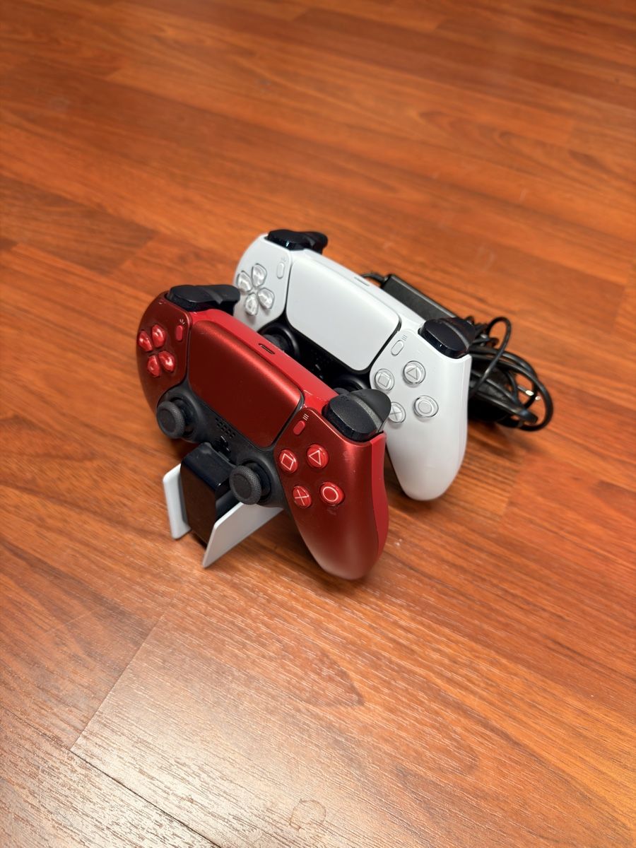 Sony Controller: 2x PlayStation 5 Controller inkl. Ladestation – Usato da Näfels venduto da NOXION 1