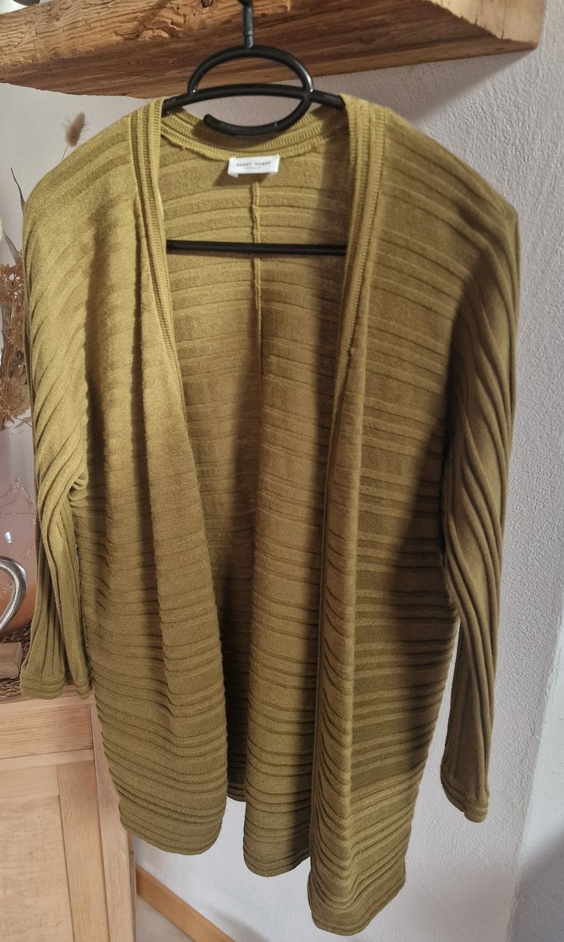 Gerry Weber Giacche: Khaki Strickjacke von Gerry Weber, Grösse 42 – Usato da Falera venduto da Fudax