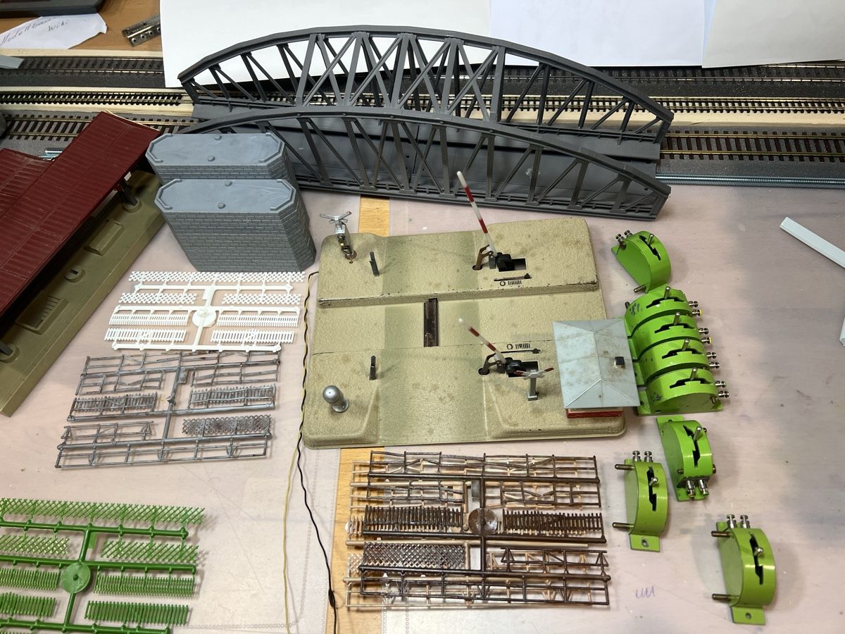 Modellini di ferrovie: Div Bau Teile – Usato da Dübendorf venduto da Troggy