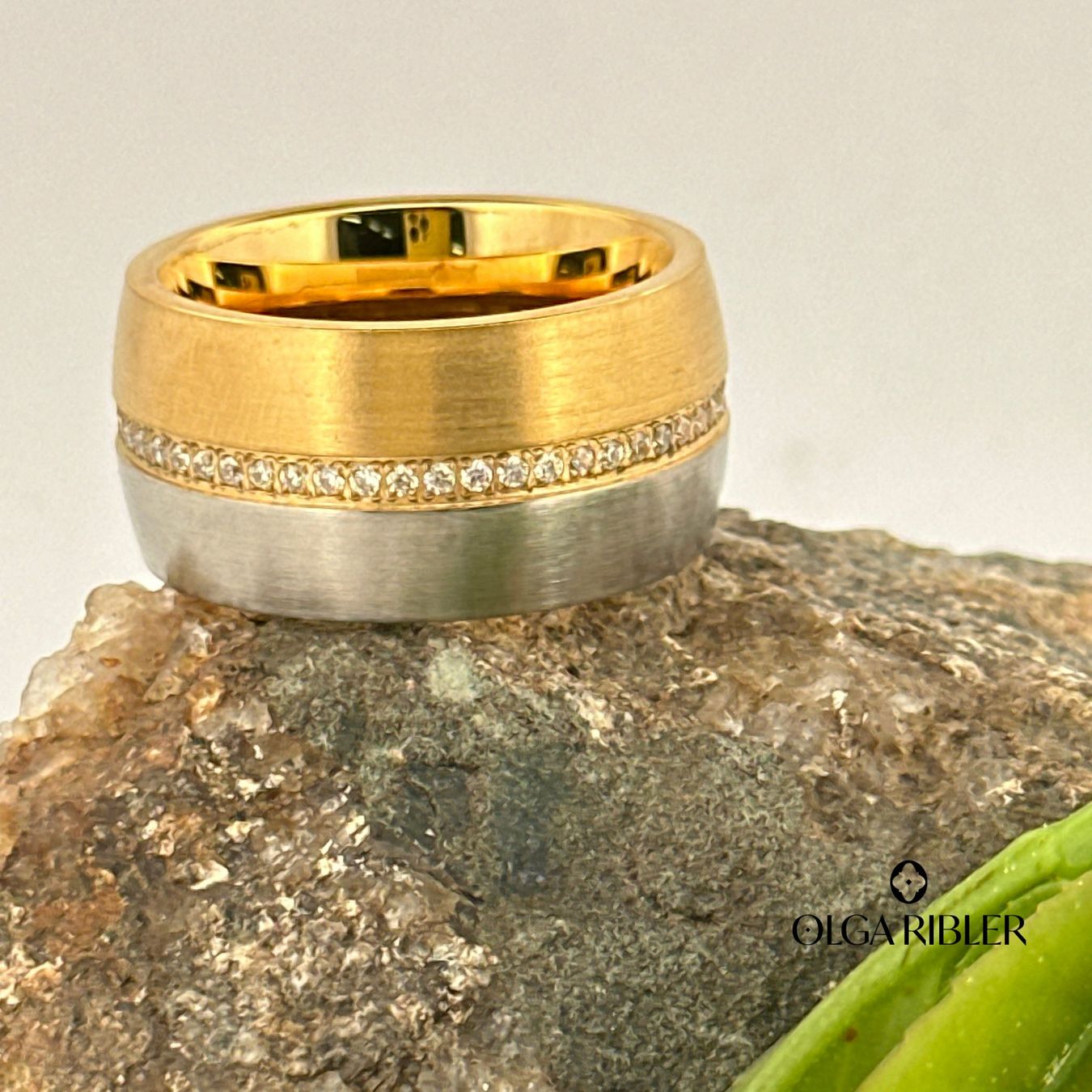 Olga Ribler Anelli: 12 mm breiter Ring Stahlring bicolor, Grösse 60 – Nuovo (secondo la descrizione) da Luzern venduto da Schmuckoutlet 1