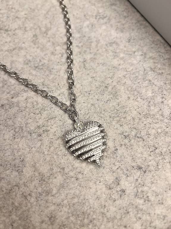 Ketten: Swarovski Halskette mit Herzanhänger – Gebraucht aus Schwerzenbach von Sarah_Schwerzenbach 2